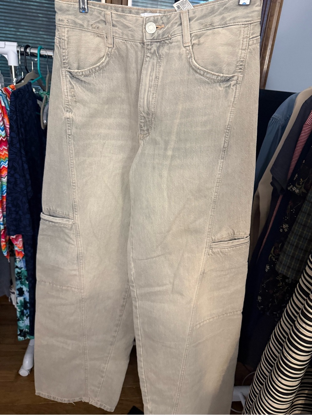 Zara Men's Relaxed Cargo Jeans in Light Taupe